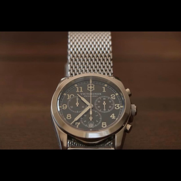 Victorinox Swiss Army Watch - Picture 2 of 8